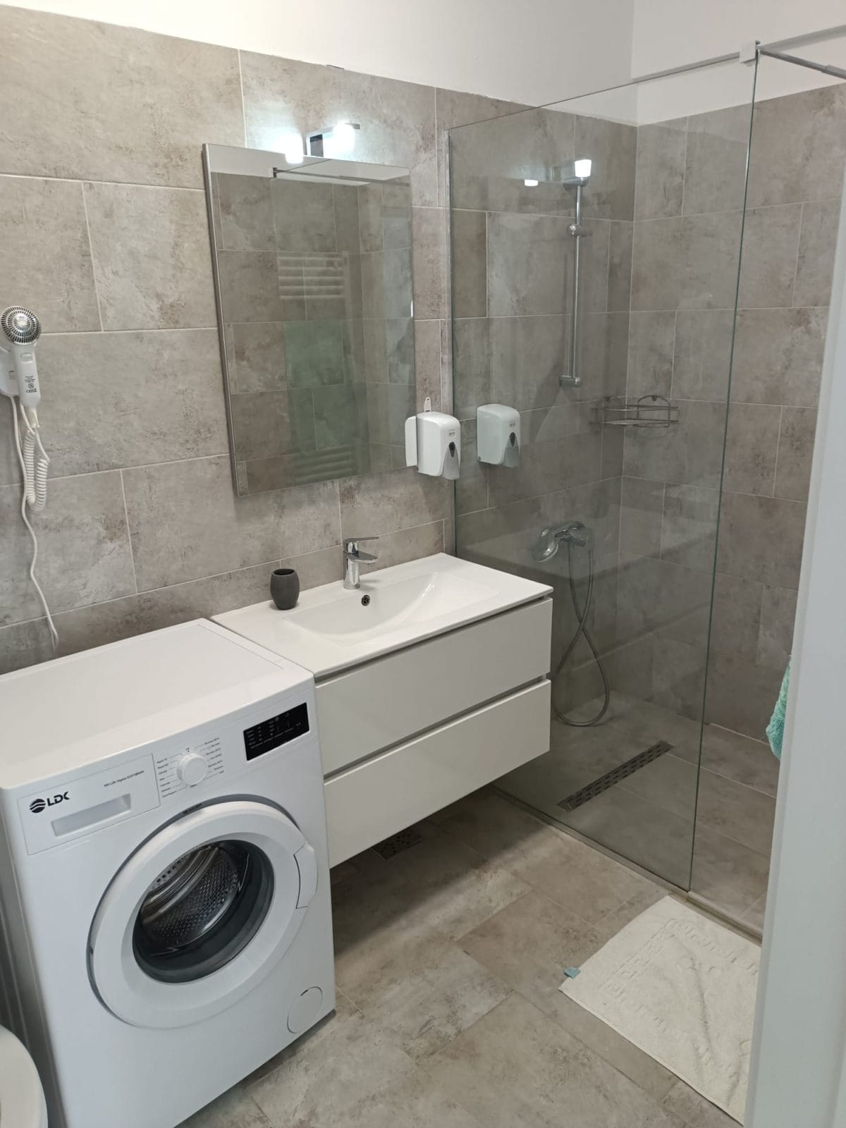 Apartamente cu 2 camere decomandate noi mobilate și utilate