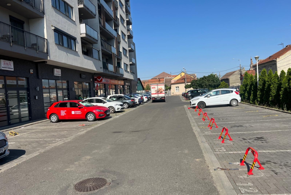 Inchiriez spatiu comercial in Oradea