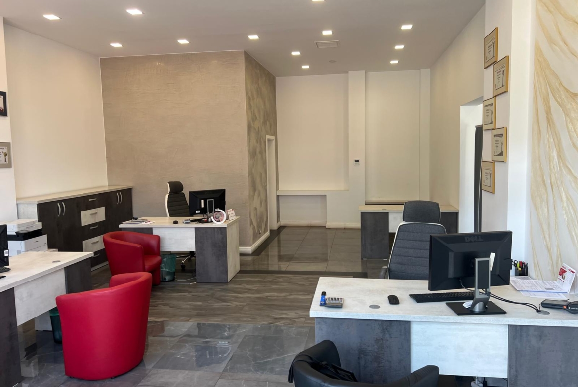 Inchiriez spatiu comercial in Oradea