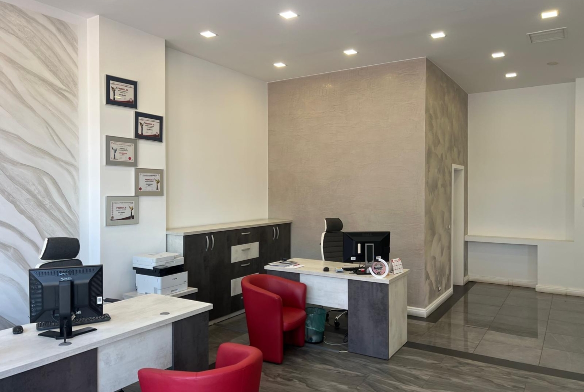 Inchiriez spatiu comercial in Oradea