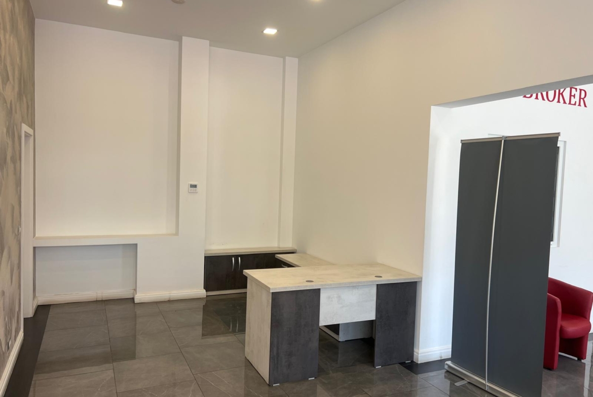 Inchiriez spatiu comercial in Oradea