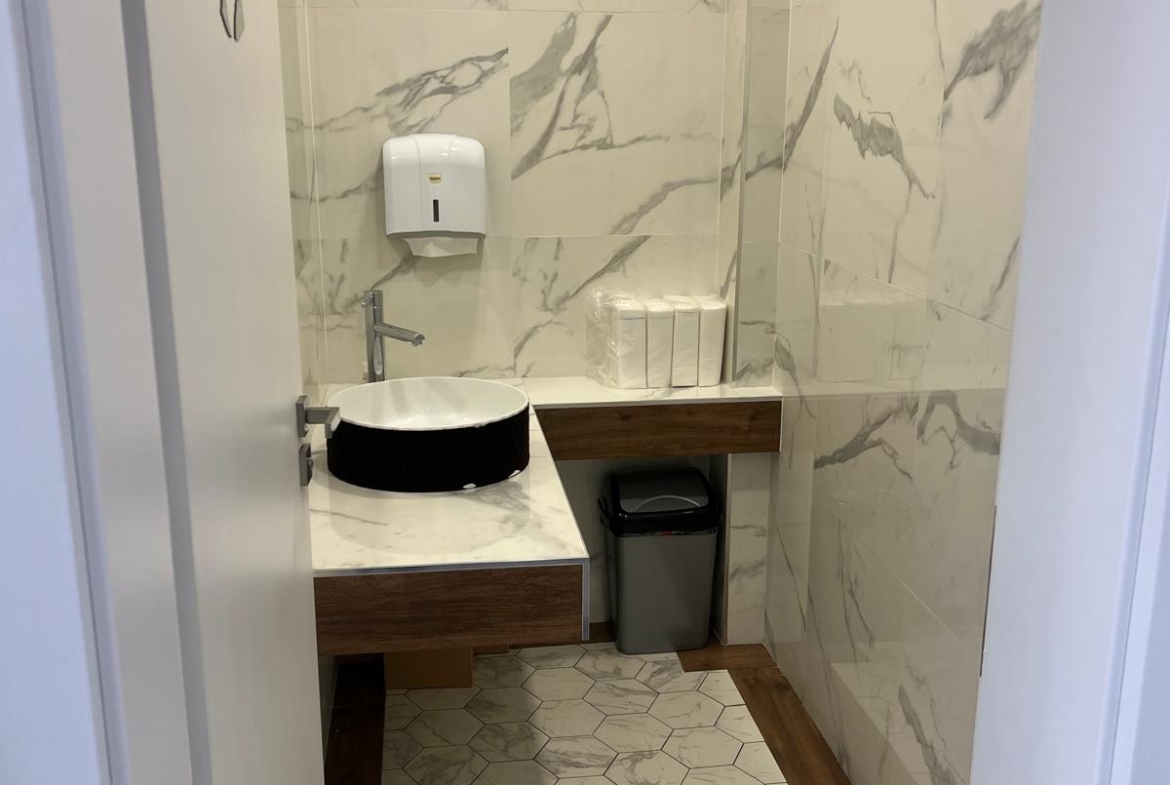 Inchiriez spatiu comercial in Oradea