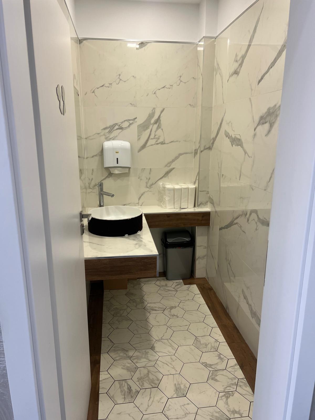 Inchiriez spatiu comercial in Oradea