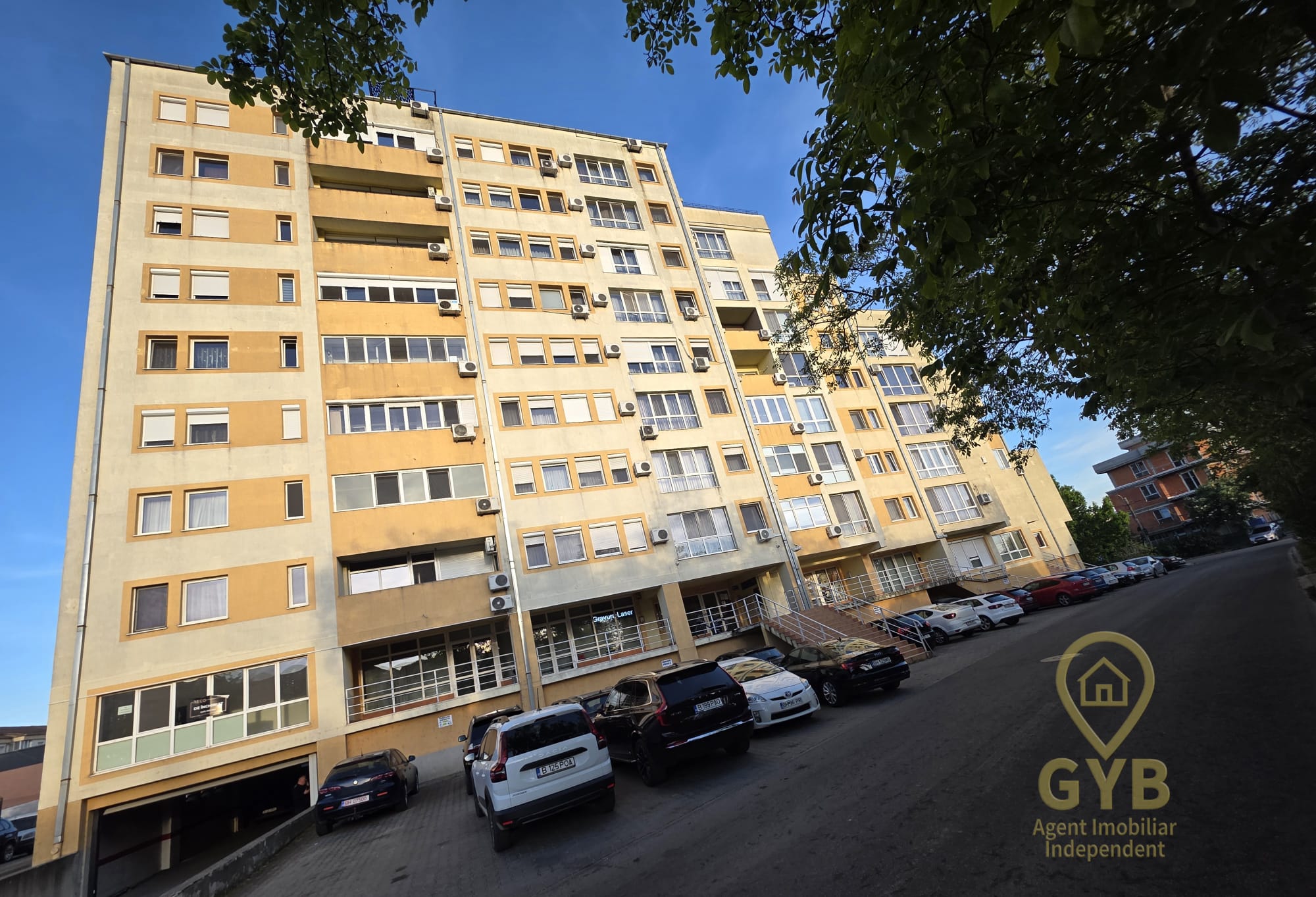 Apartament cu 2 camere, terasa generoasă, etaj 9