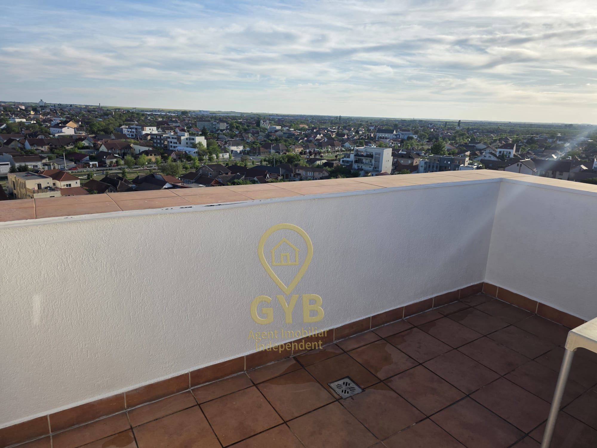 Apartament cu 2 camere, terasa generoasă, etaj 9