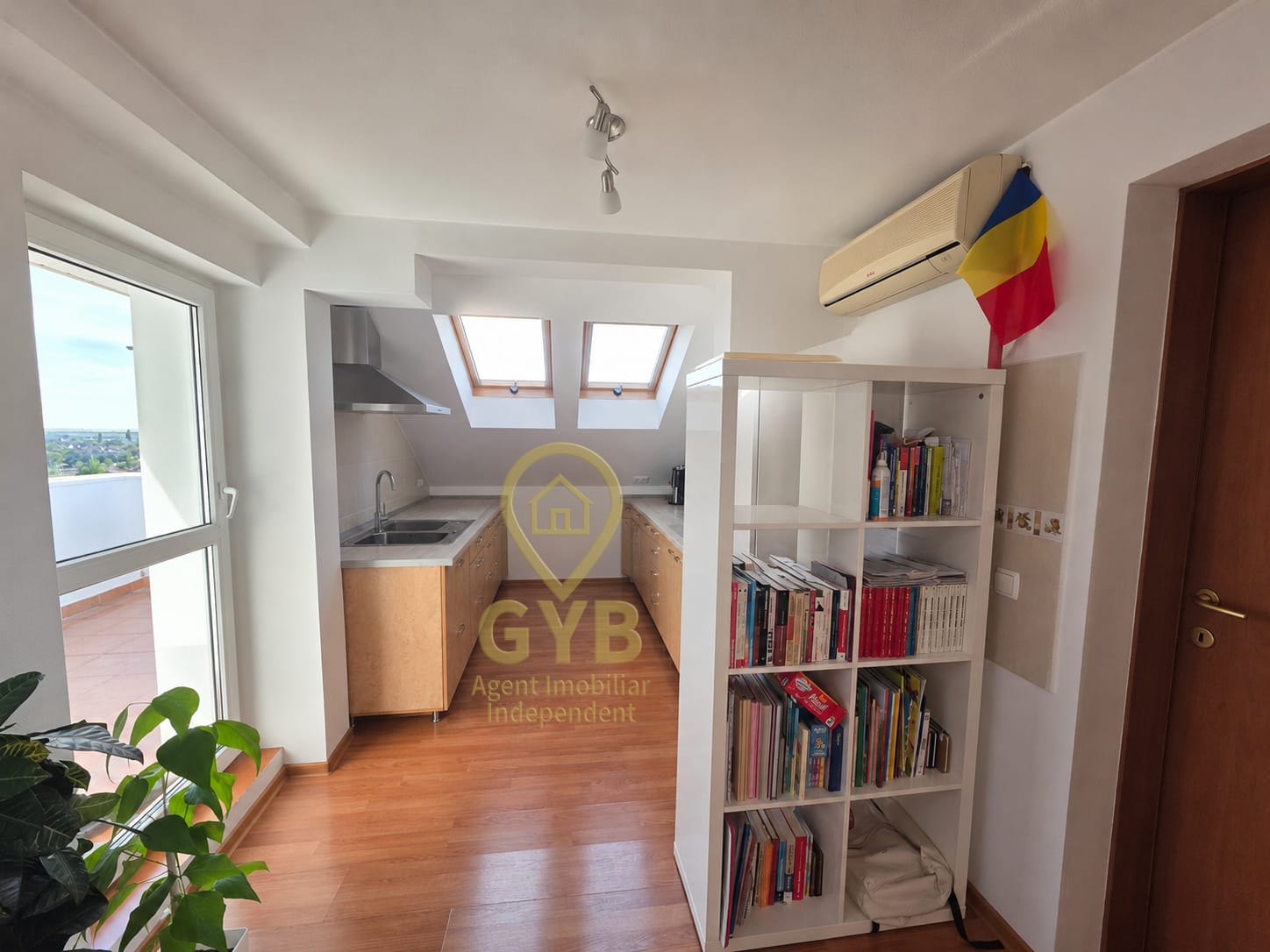 Apartament cu 2 camere, terasa generoasă, etaj 9
