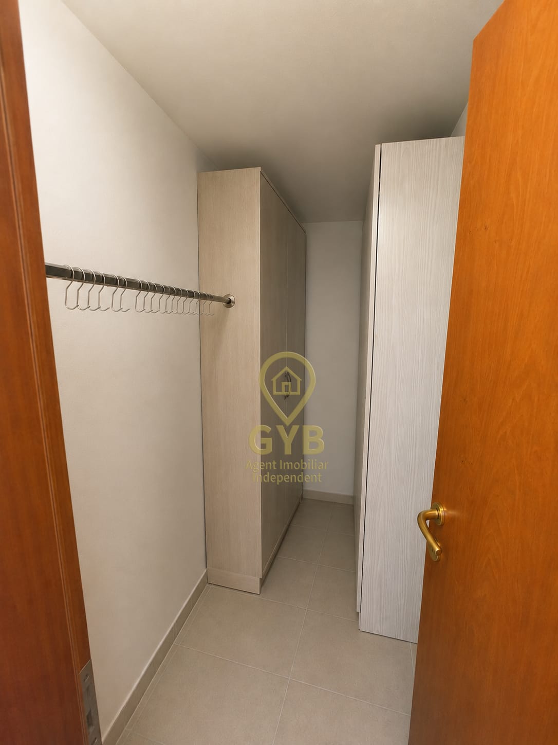 Apartament cu 2 camere, terasa generoasă, etaj 9
