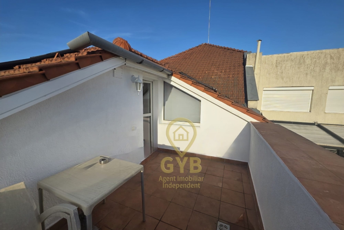 Apartament cu 2 camere, terasa generoasă, etaj 9