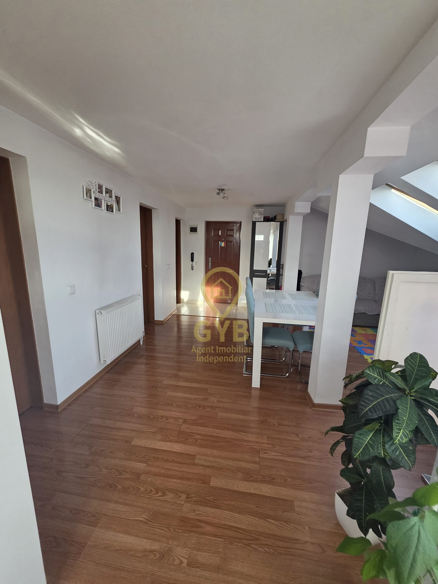 Apartament cu 2 camere, terasa generoasă, etaj 9
