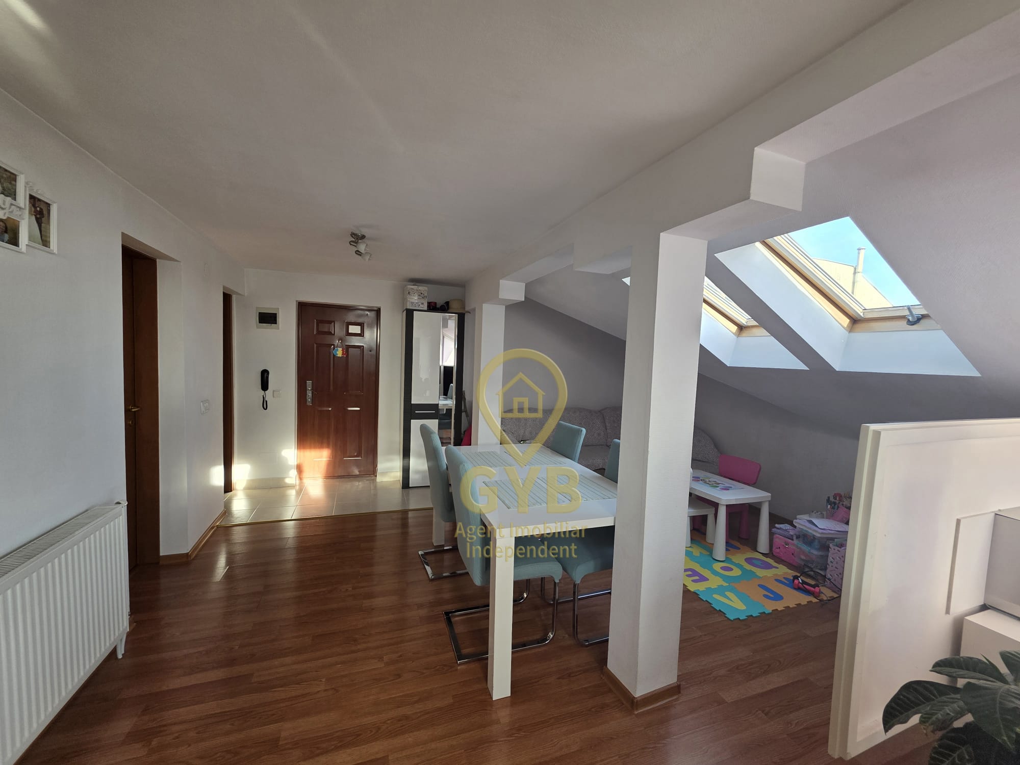 Apartament cu 2 camere, terasa generoasă, etaj 9