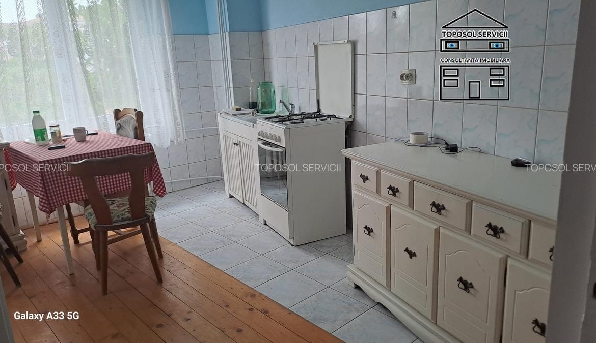 Apartament cu 3 camere decomandat