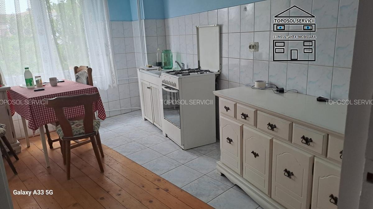 181c9252-2a7a-44ae-afd7-ff75bbf3cbf1 Apartament cu 3 camere decomandat