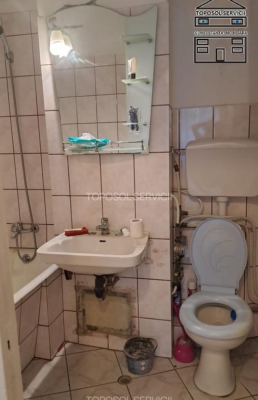 Apartament cu 3 camere decomandat