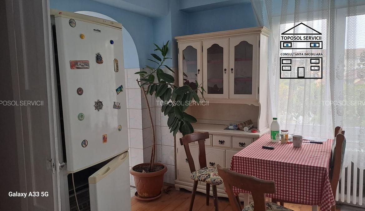 Apartament cu 3 camere decomandat