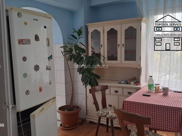 Apartament cu 3 camere decomandat