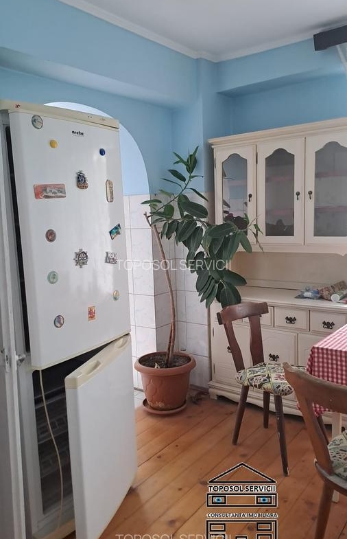 Apartament cu 3 camere decomandat