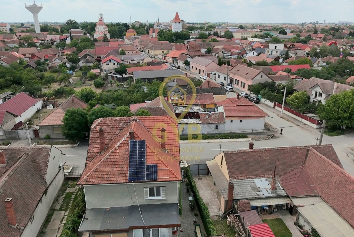 Casă tip duplex P+2E+Pod | 219 mp construiți | Garaj | Panouri fotovoltaice | Centru Salonta