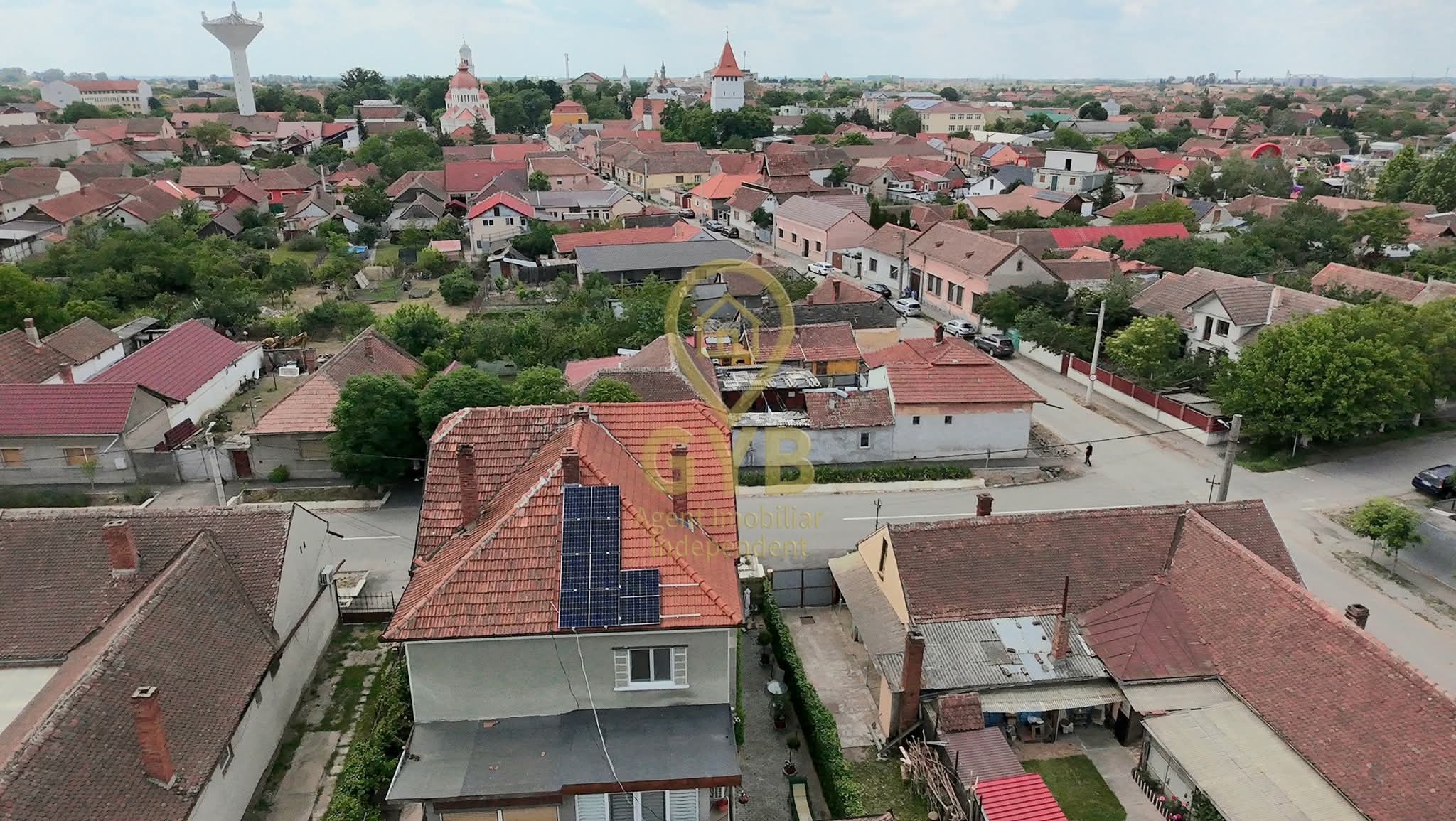 Casă tip duplex P+2E+Pod | 219 mp construiți | Garaj | Panouri fotovoltaice | Centru Salonta