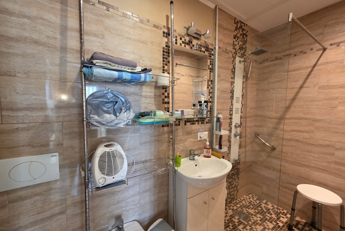 Casă tip duplex P+2E+Pod | 219 mp construiți | Garaj | Panouri fotovoltaice | Centru Salonta