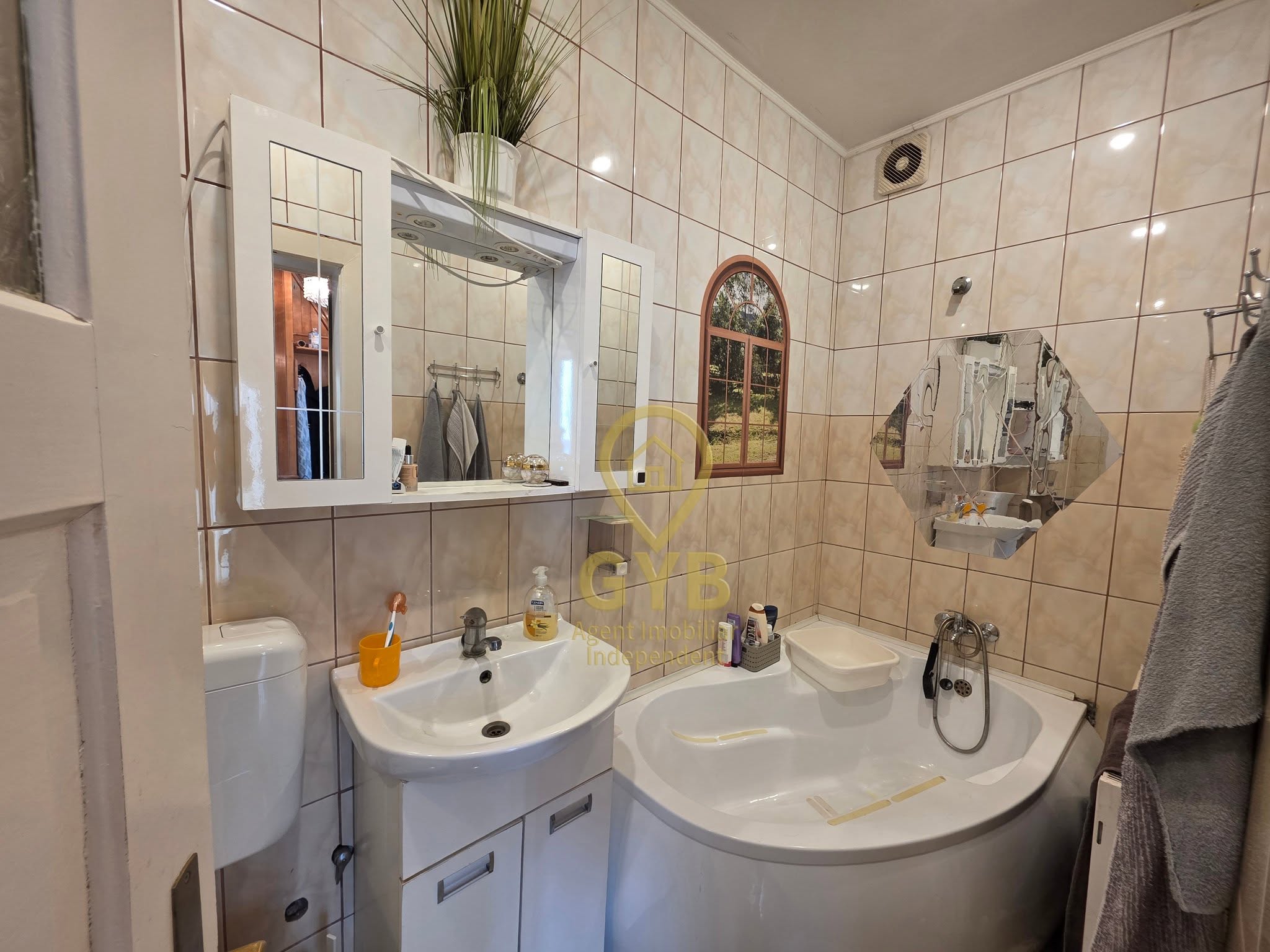 Casă tip duplex P+2E+Pod | 219 mp construiți | Garaj | Panouri fotovoltaice | Centru Salonta