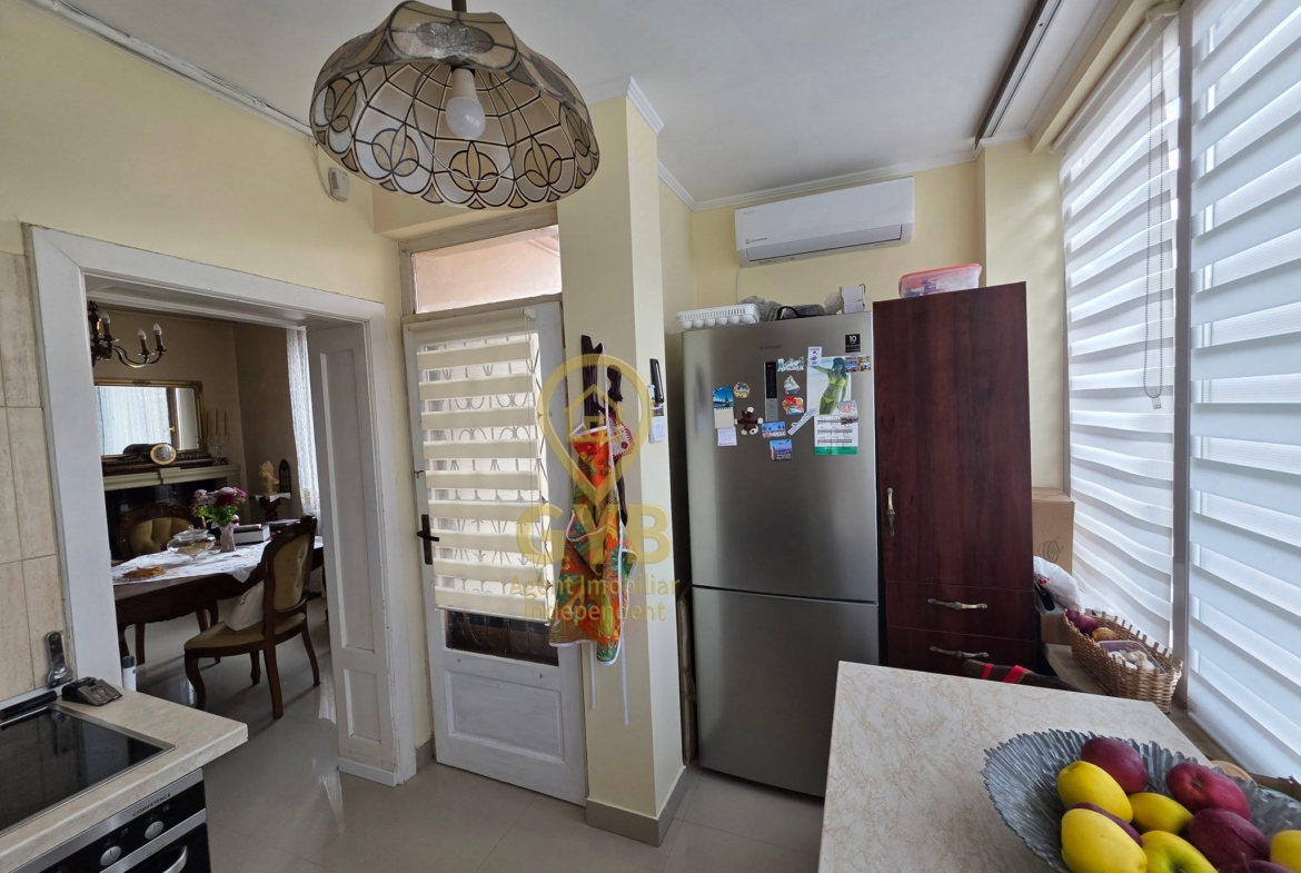 Casă tip duplex P+2E+Pod | 219 mp construiți | Garaj | Panouri fotovoltaice | Centru Salonta