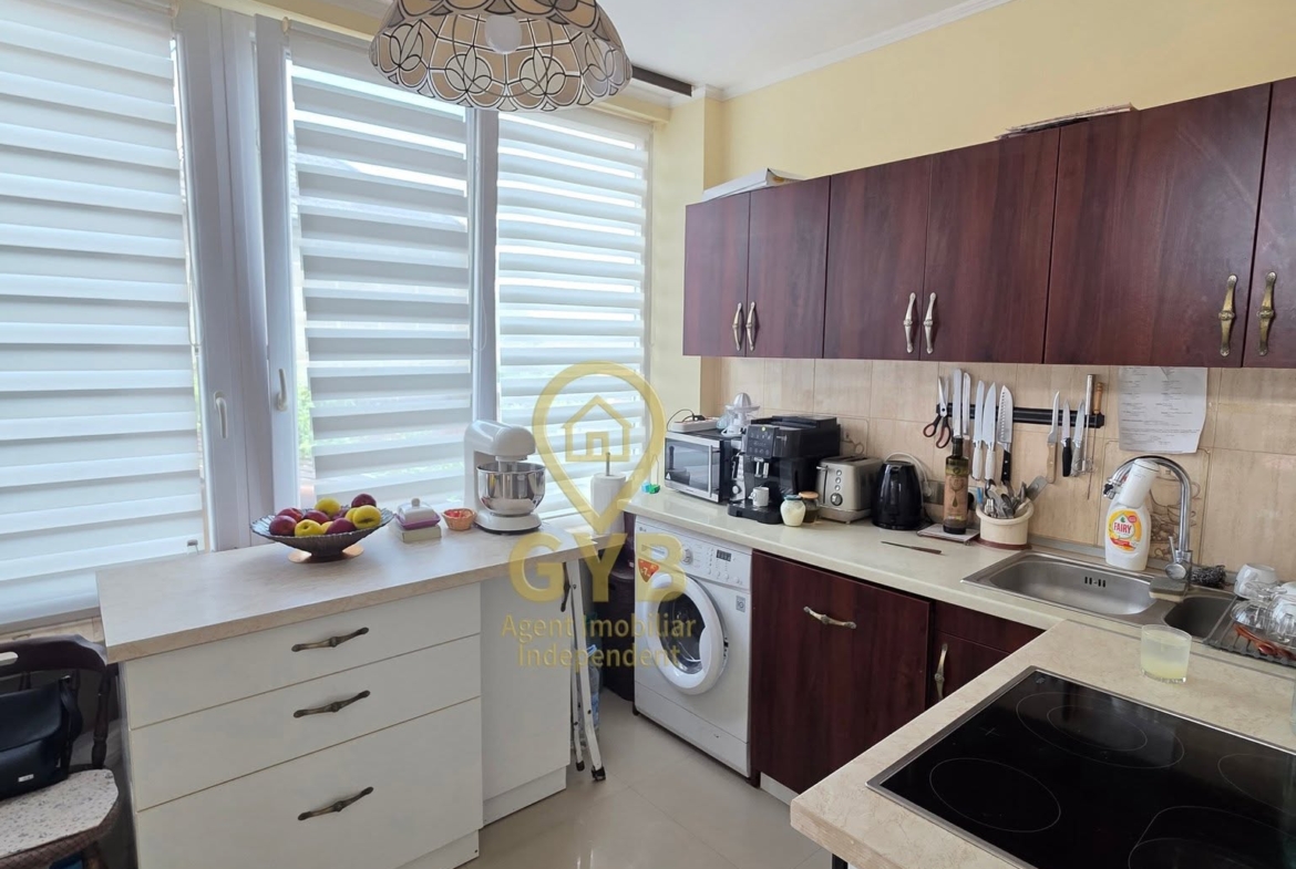 Casă tip duplex P+2E+Pod | 219 mp construiți | Garaj | Panouri fotovoltaice | Centru Salonta