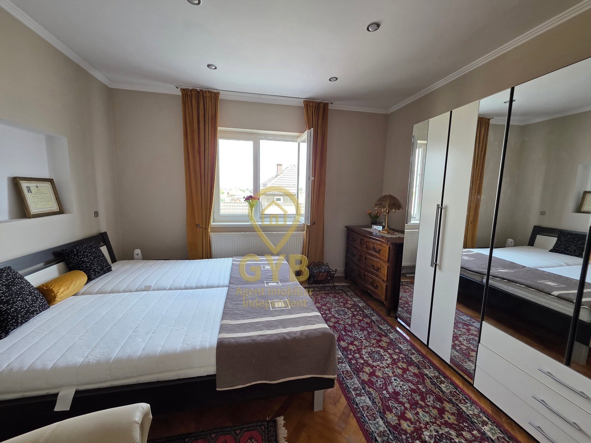 Casă tip duplex P+2E+Pod | 219 mp construiți | Garaj | Panouri fotovoltaice | Centru Salonta