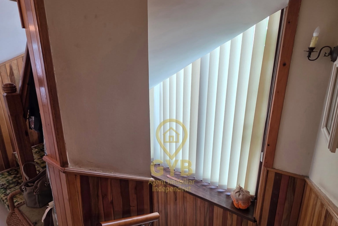 Casă tip duplex P+2E+Pod | 219 mp construiți | Garaj | Panouri fotovoltaice | Centru Salonta