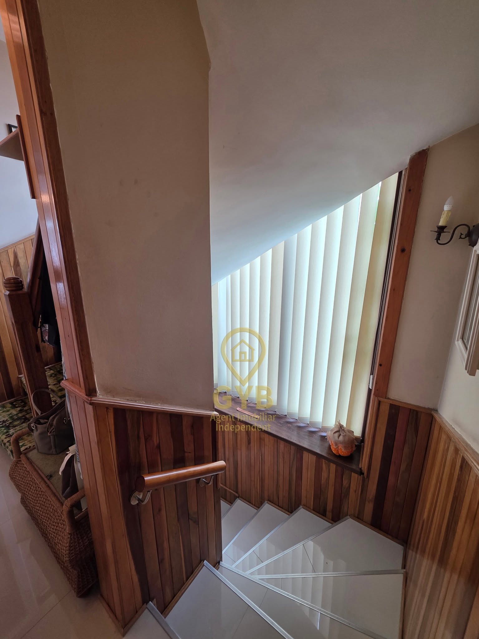 Casă tip duplex P+2E+Pod | 219 mp construiți | Garaj | Panouri fotovoltaice | Centru Salonta