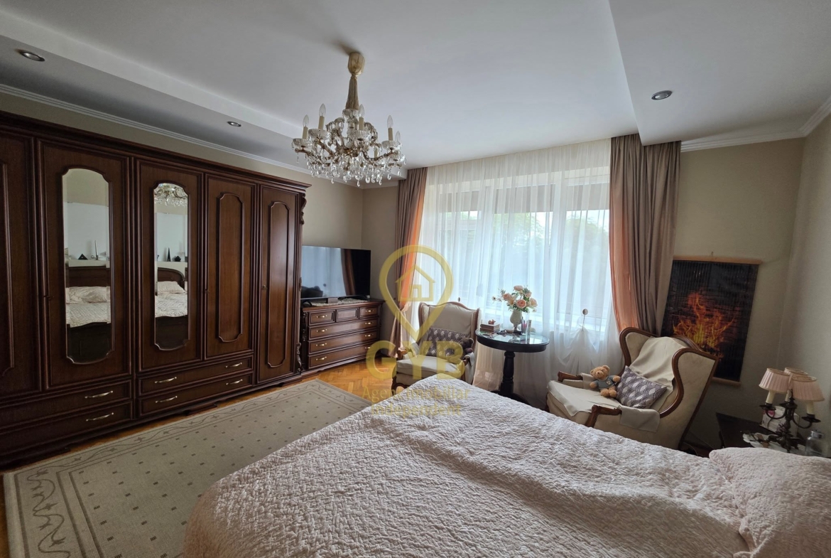 Casă tip duplex P+2E+Pod | 219 mp construiți | Garaj | Panouri fotovoltaice | Centru Salonta