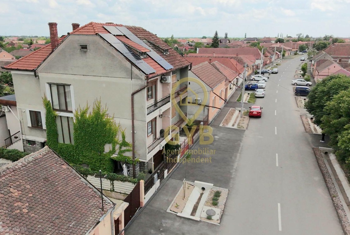 Casă tip duplex P+2E+Pod | 219 mp construiți | Garaj | Panouri fotovoltaice | Centru Salonta