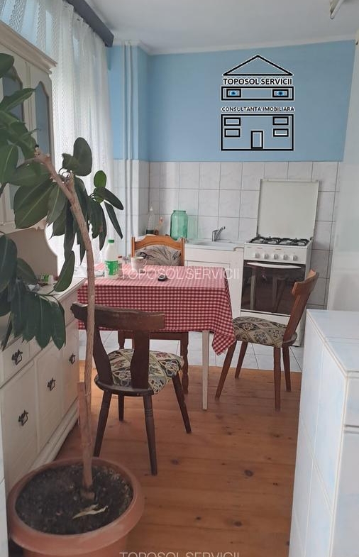 Apartament cu 3 camere decomandat