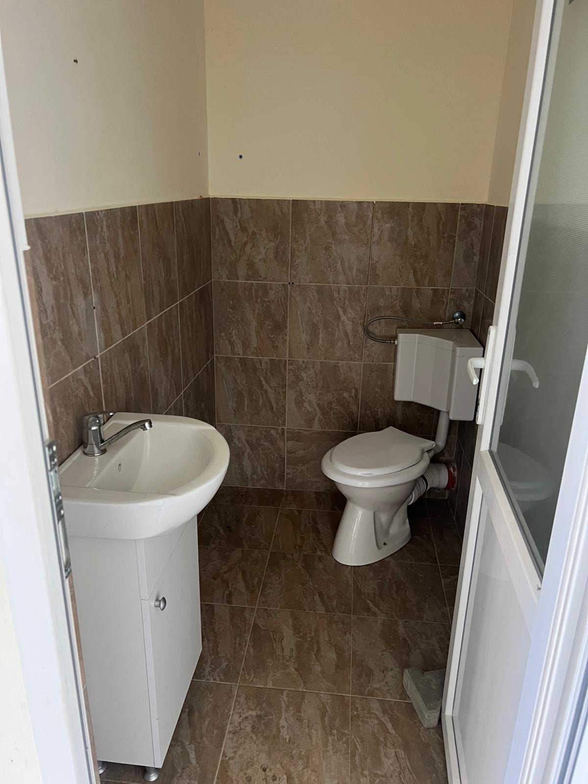10 Inchiriez spatiu comercial in Oradea, zona Spitalul Judetean