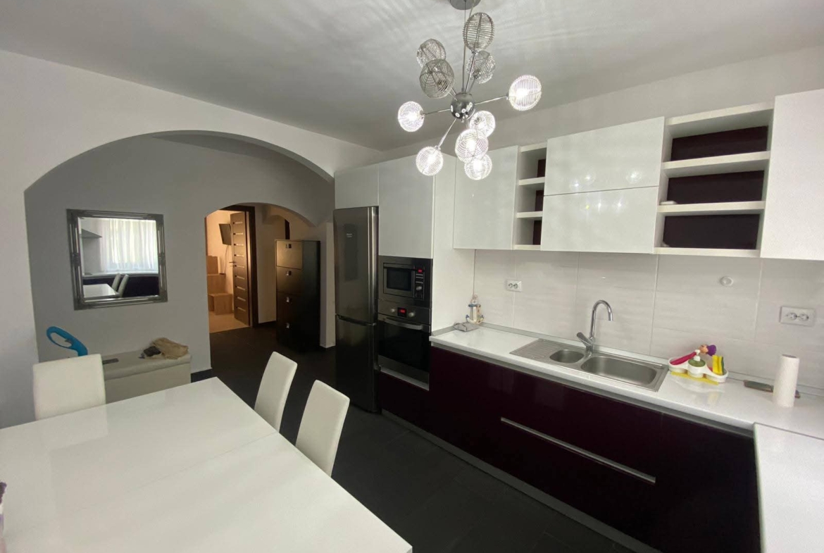 De închiriat – Apartament modern cu 3 camere | Zona Centrală | Zona General Magheru | Etaj 2